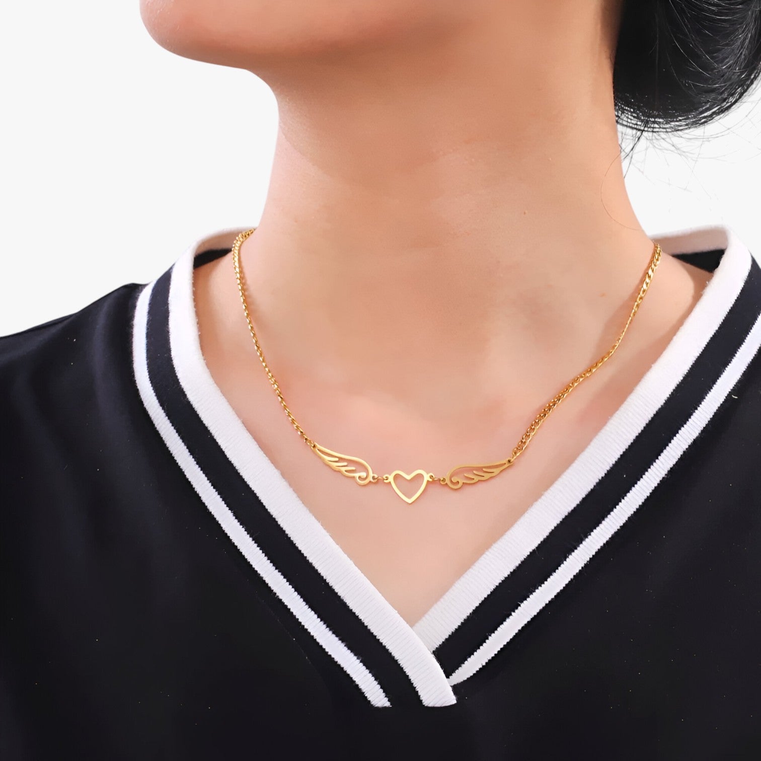 Sherry | Collana in acciaio inossidabile a forma di cuore e ali d'angelo di Skyrim - - Necklace NECKLACES Necklaces for Women - Concept Palermo