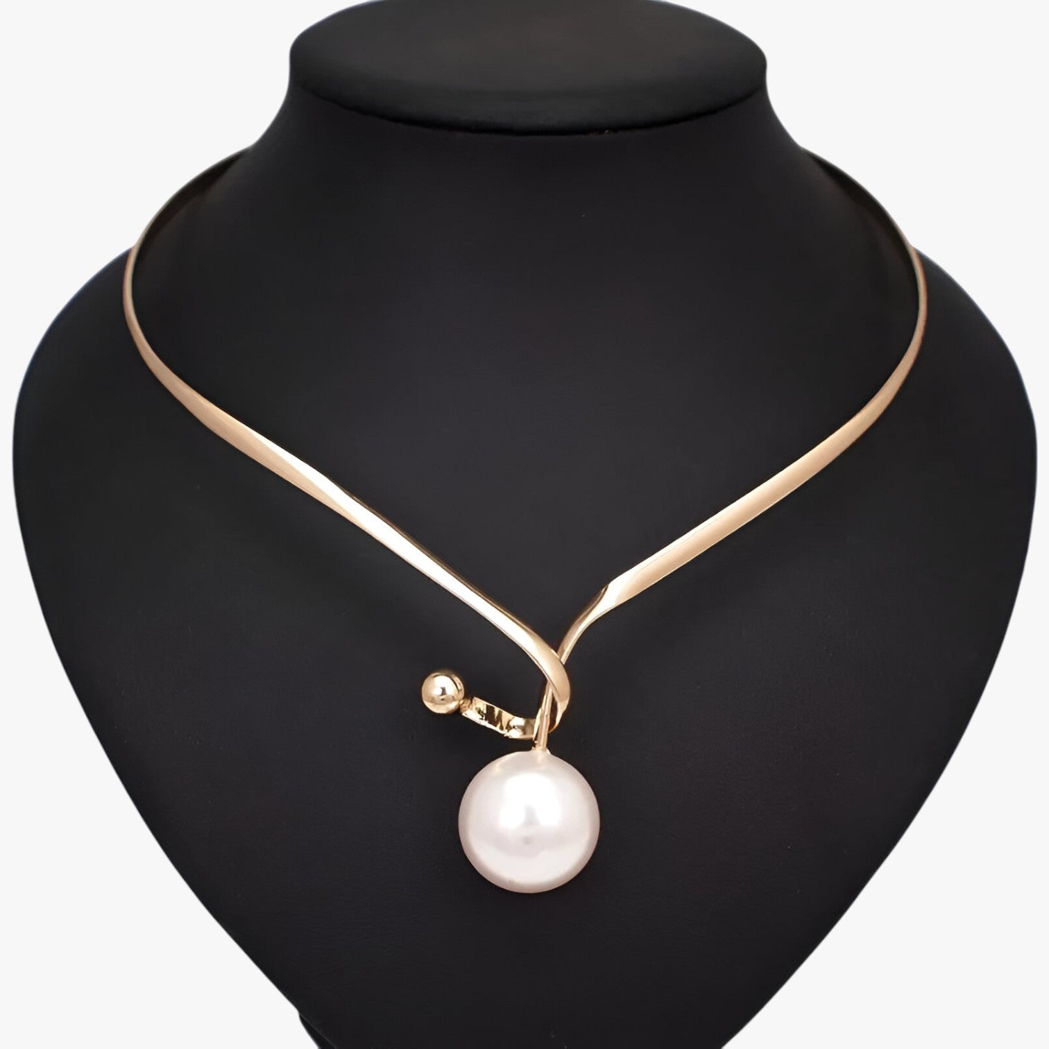 Carmen | Elegante choker con pendente a forma di perla per un look raffinato - Colore Dorato - elegant womens necklaces Fashion Necklaces Necklace Necklaces for Women - Concept Palermo