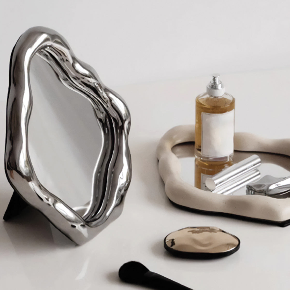 Specchio da Tavolo Elegante Aura | Perfettamente Progettato per il Tuo Comò e Applicazione del Trucco Senza Sforzo - - Bathroom Decor Mirrors - Concept Palermo