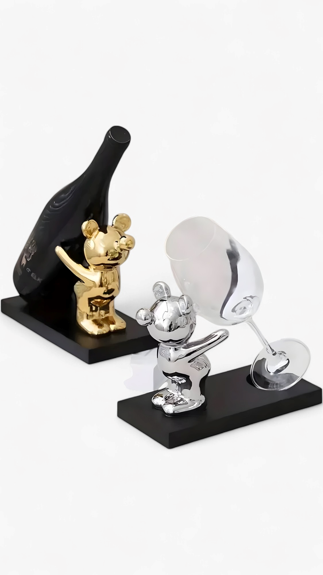 Giovanni | Porta Bottiglie Vino Ceramica Orso Decorativo - - accessori cucina decorativi decorazione casa orso organizzazione bottiglie vino porta bottiglie ceramica porta bottiglie in ceramica porta bottiglie orso portabottiglie compatto portabottiglie design unico stile e funzionalità cucina supporto vino ceramica - Concept Palermo