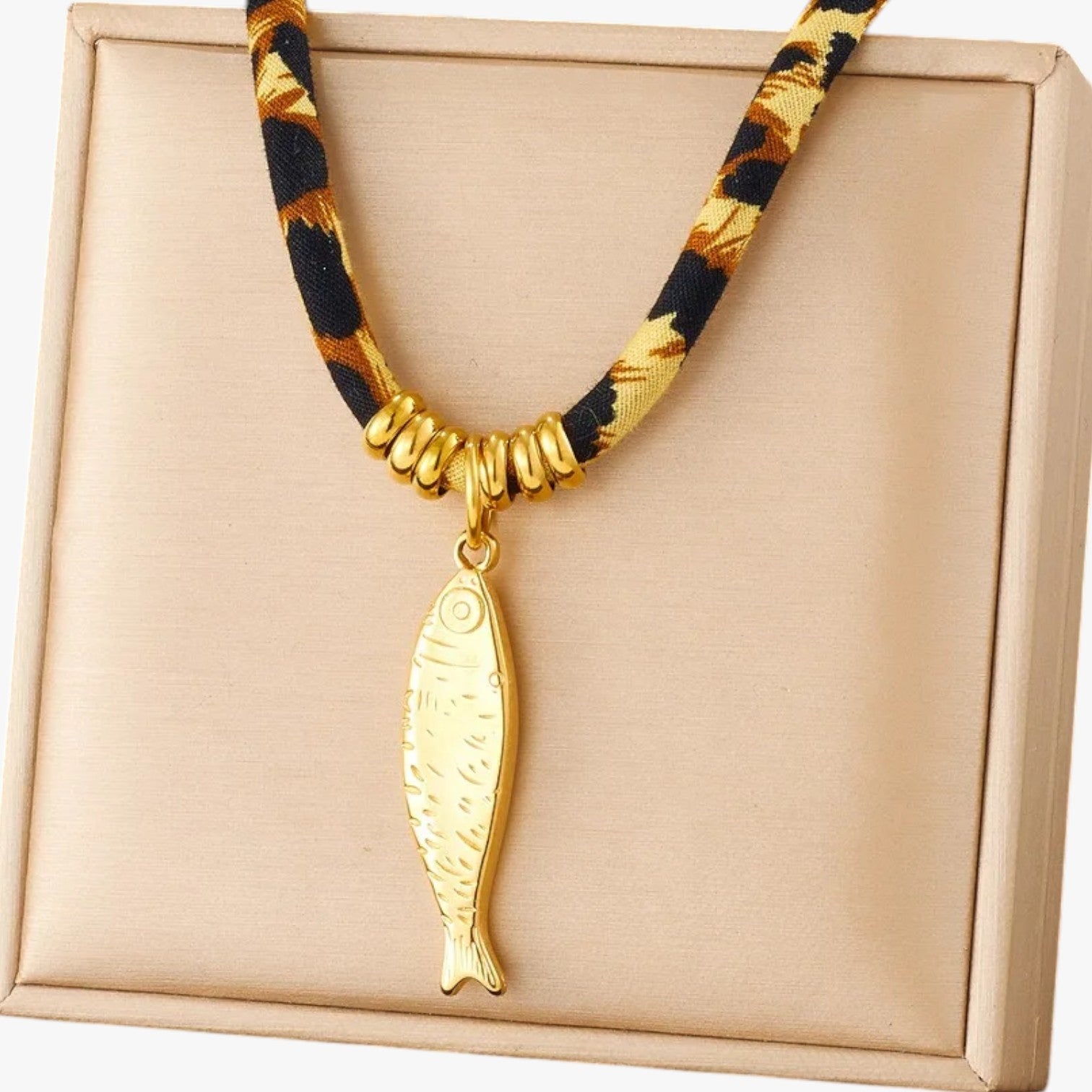 Maggie | Collana Charm Leopardo con Dettagli Oro Stile Unico e Regalo Perfetto - 5 - Fashion Necklaces necklace NECKLACES Necklaces for Women - Concept Palermo