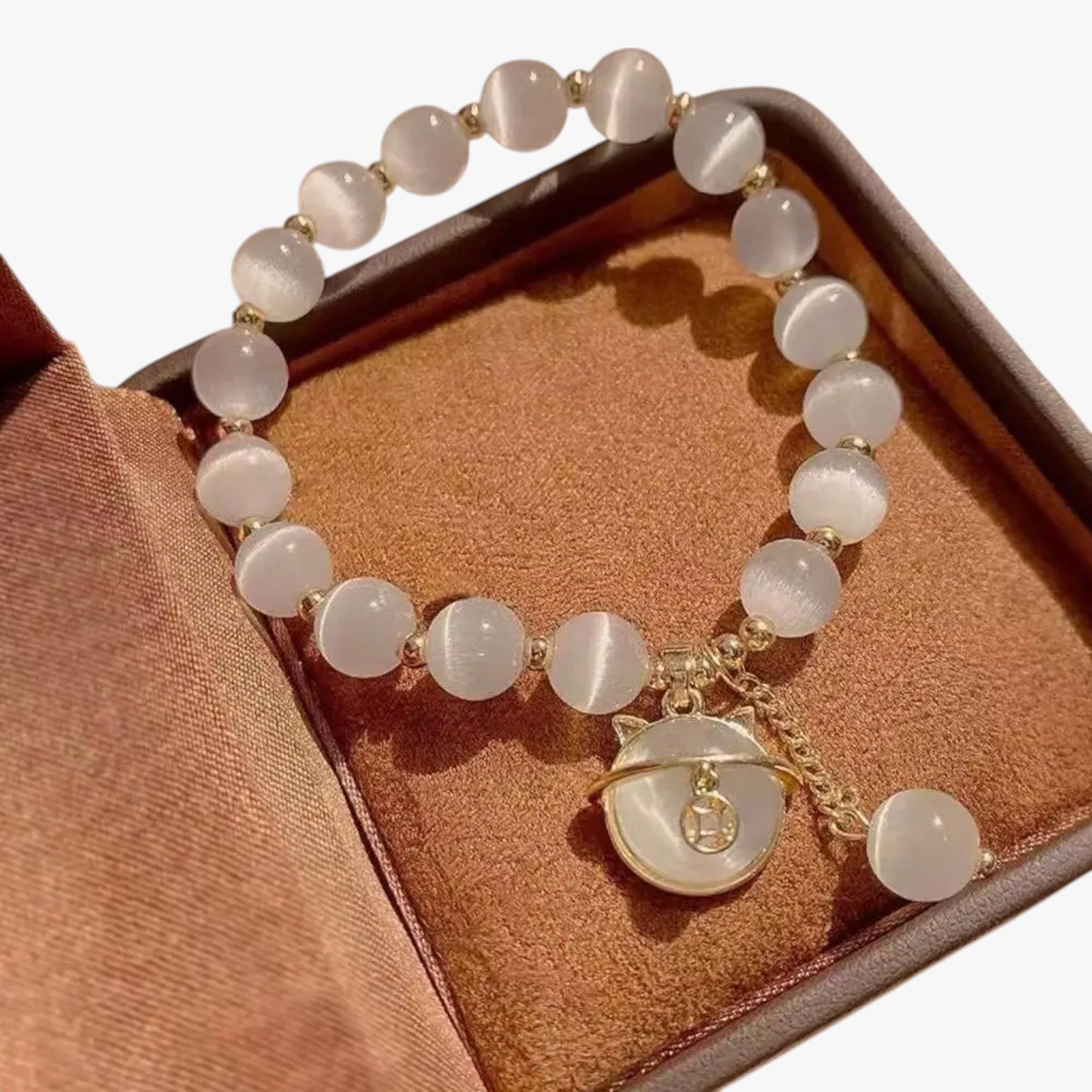 Alora | Bracciale con perline di opale e ciondolo a forma di gatto portafortuna, regalo elegante e regolabile - - BRACELET BRACELET FOR WOMEN BRACELETS bracelets for women - Concept Palermo