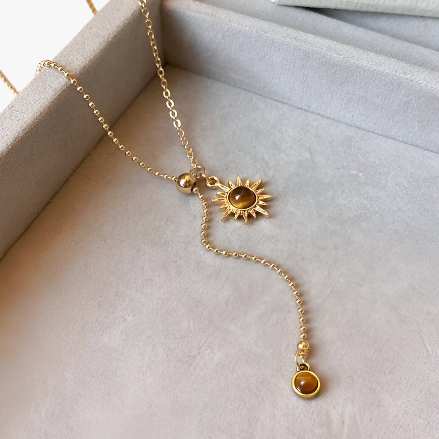 Reese | Collana in Tigriocchi Fiore di Sole Accessorio Lussuoso Autunno/Inverno - Colore oro - elegant womens necklaces Necklace NECKLACES Necklaces for Women - Concept Palermo