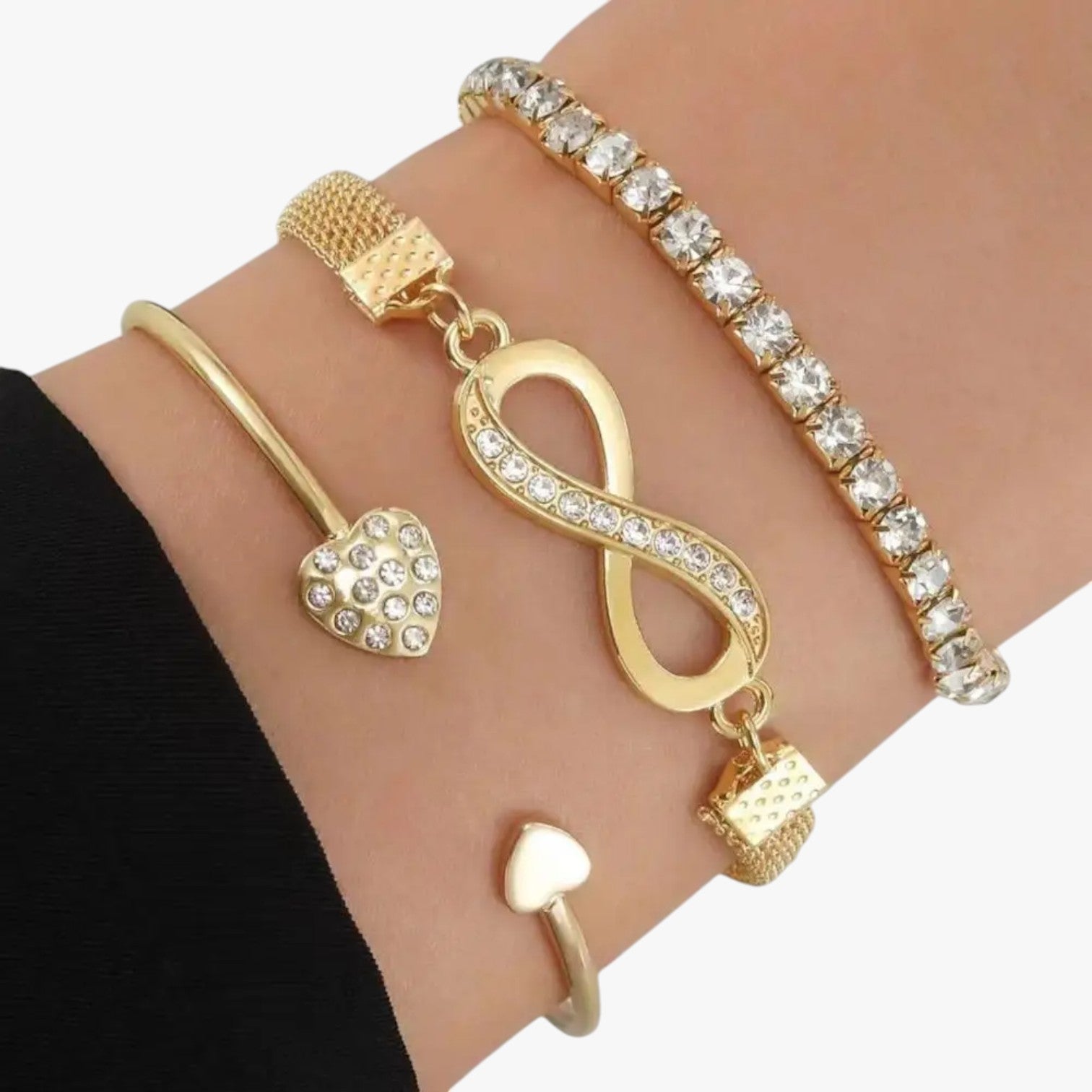 Evelynn | Elegante set di braccialetti con ciondolo a forma di cuore, catene a strati e strass scintillanti - - BRACELET BRACELET FOR WOMEN BRACELETS bracelets for women - Concept Palermo