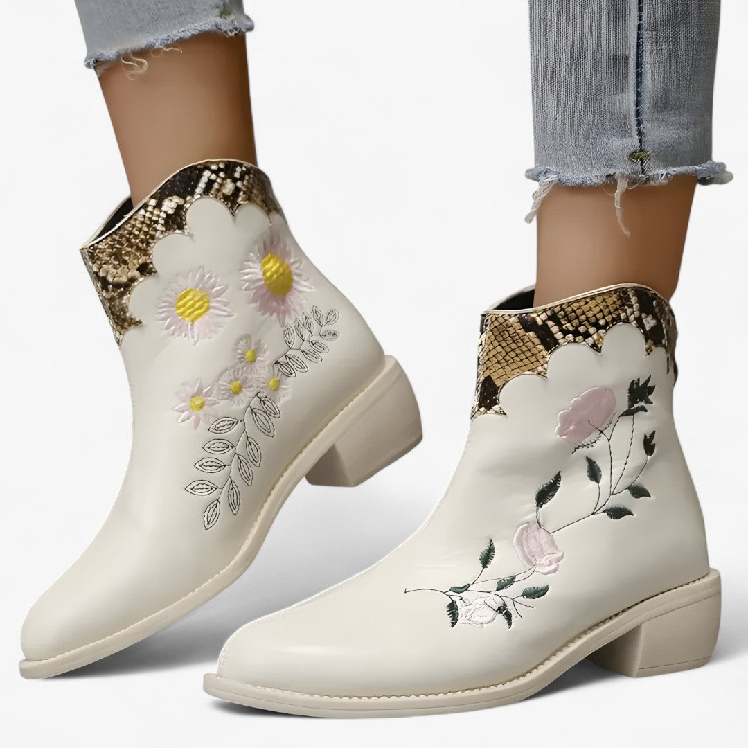 Audrey | Stivali a punta con ricami etnici - - BOOTS Boots & Shoes - Concept Palermo