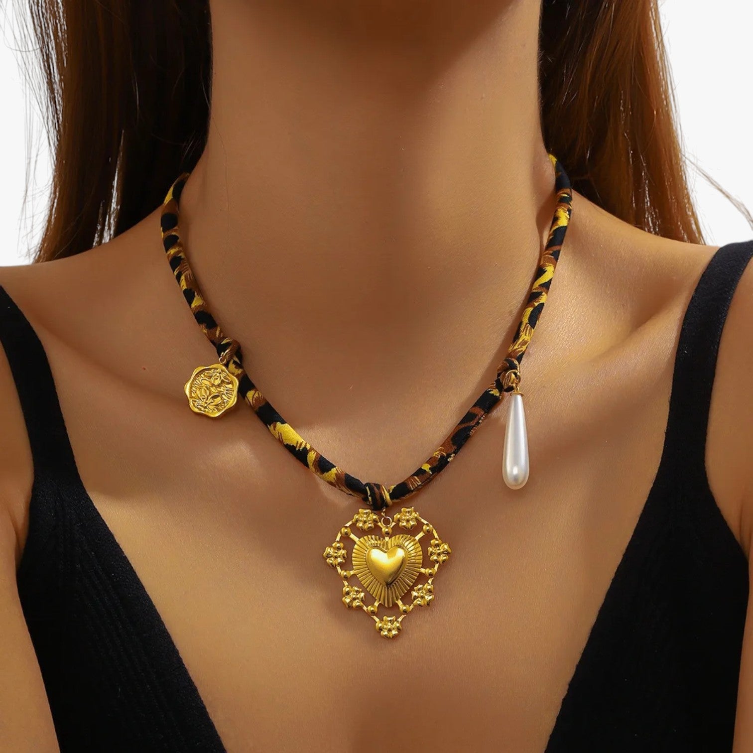 Maggie | Collana Charm Leopardo con Dettagli Oro Stile Unico e Regalo Perfetto - - Fashion Necklaces necklace NECKLACES Necklaces for Women - Concept Palermo