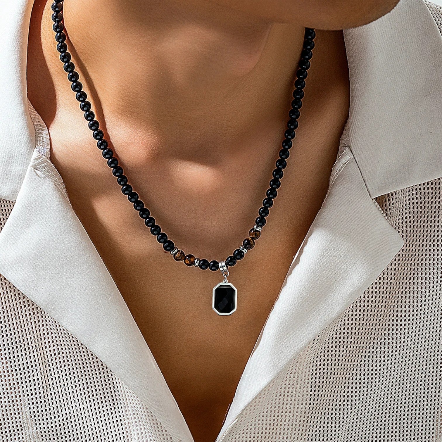 Jaze | Stile audace al collo – Collana con perline nere e ciondolo quadrato per uomo - - Mens fashion necklace necklace for men - Concept Palermo