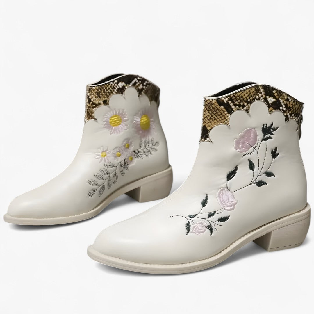 Audrey | Stivali a punta con ricami etnici - Bianca - BOOTS Boots & Shoes - Concept Palermo