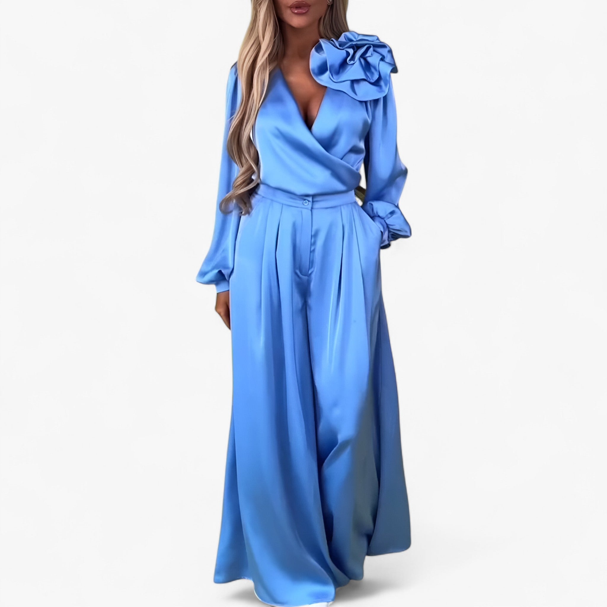 Leona | Set Donna in Poliestere con Top a V e Pantaloni Larghi - Blu - abbigliamento casual abbigliamento versatile look femminile materiale poliestere outfit elegante pantaloni larghi set da donna taglie disponibili top scollatura a V vestiti per eventi - Concept Palermo