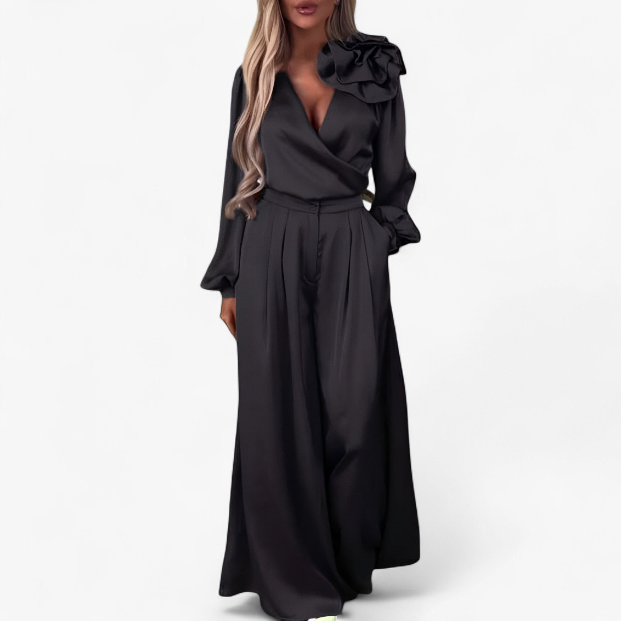 Leona | Set Donna in Poliestere con Top a V e Pantaloni Larghi - Nero - abbigliamento casual abbigliamento versatile look femminile materiale poliestere outfit elegante pantaloni larghi set da donna taglie disponibili top scollatura a V vestiti per eventi - Concept Palermo