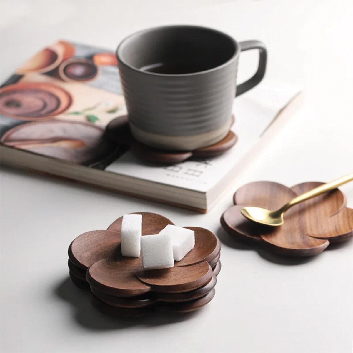 Set di Sottobicchieri Bloom in Noce Elegante | Sottobicchieri Sofisticati per Trasformare la Tua Imbandigione - - Decor Kitchen Tableware - Concept Palermo