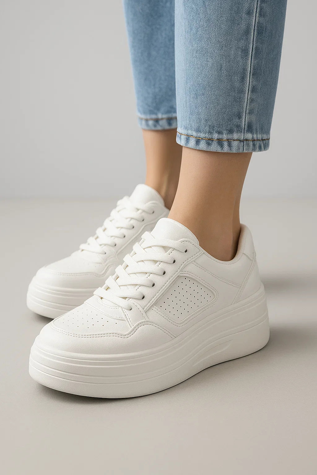 Emily | Sneakers Donna Bianche Sneakers a Forma Piatta in Materiale Sintetico - - sneakers white shoes white sneakers - Concept Palermo