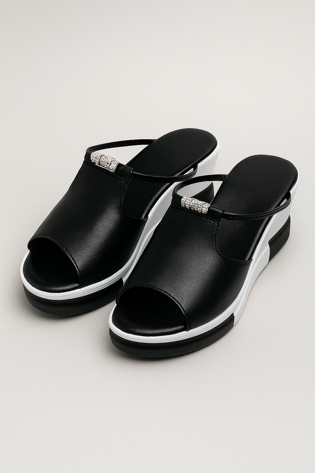 Arianna | Eleganti zeppe con ornamento per gioielli e suola bicolore - Nero - fashion Fashion & Casual fashion sandals Sandals WOMEN Women fashion womens fashion - Concept Palermo