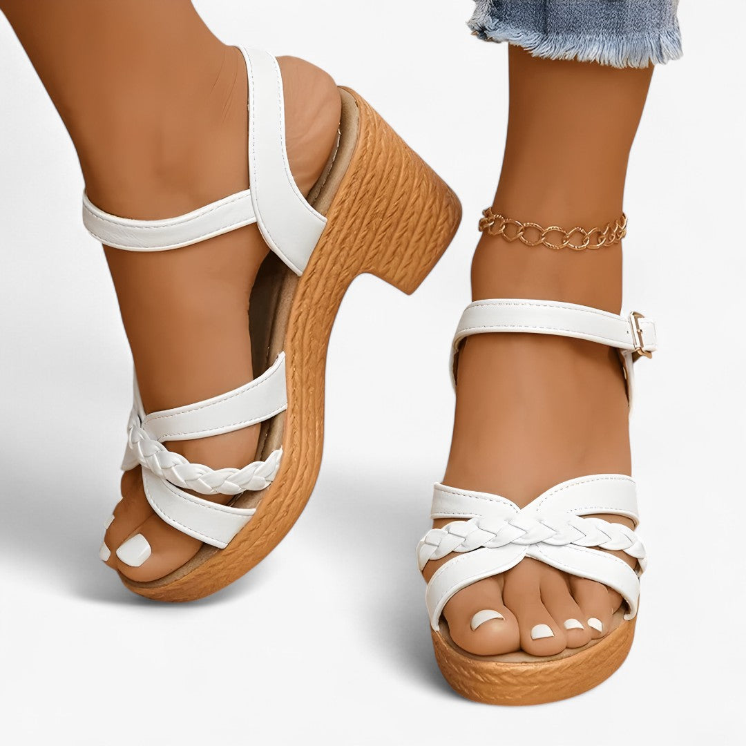 Eva | Sandali con zeppa intrecciata con eleganti dettagli intrecciati - Bianca - Accessoires Dames Sandalen Schoenen - Concept Palermo